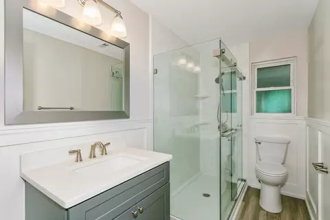 Bath - 1101 Forest Rd, Niceville, FL 32578 photo 2 of 3