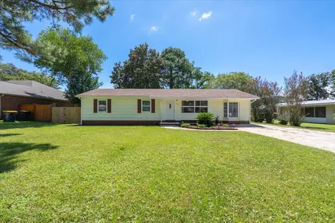 222 NW Moriarty St, Fort Walton Beach, FL 32548