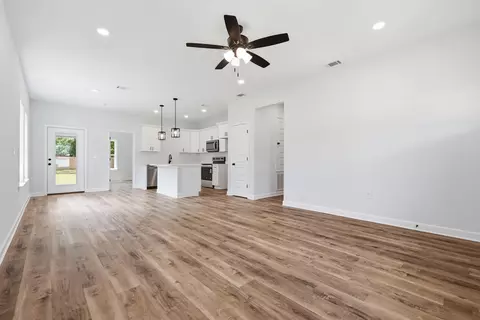 Living - 2826 Blackbird Ct, Crestview, FL 32539 photo 3 of 5
