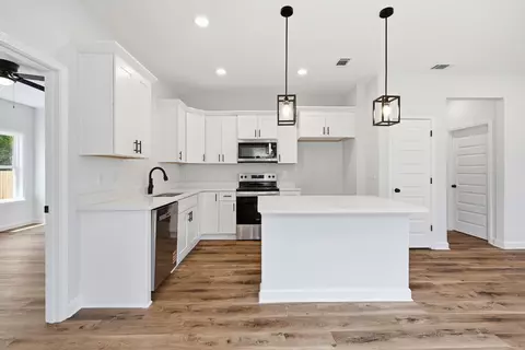 Kitchen - 2826 Blackbird Ct, Crestview, FL 32539 photo 1 of 4