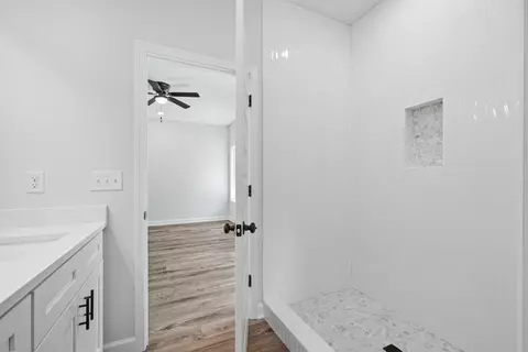 Bath - 2826 Blackbird Ct, Crestview, FL 32539 photo 2 of 4