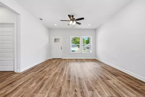 Living - 2826 Blackbird Ct, Crestview, FL 32539 photo 4 of 5