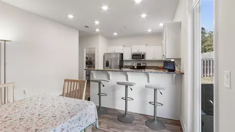 Kitchen - 22 Sawyer Ct, Freeport, FL 32439 photo 3 of 4