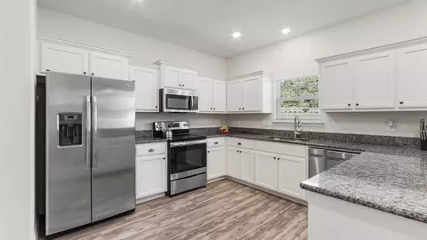Kitchen - 22 Sawyer Ct, Freeport, FL 32439 photo 2 of 4