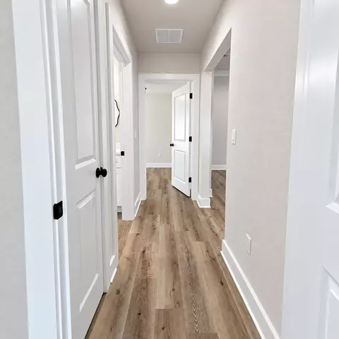Entry Way - 880 E Walnut Ave, Crestview, FL 32539 photo 1 of 1
