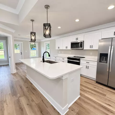 Kitchen - 880 E Walnut Ave, Crestview, FL 32539 photo 4 of 5
