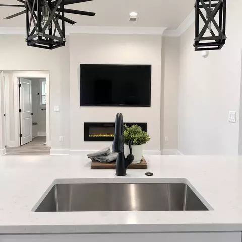 Kitchen - 880 E Walnut Ave, Crestview, FL 32539 photo 3 of 5