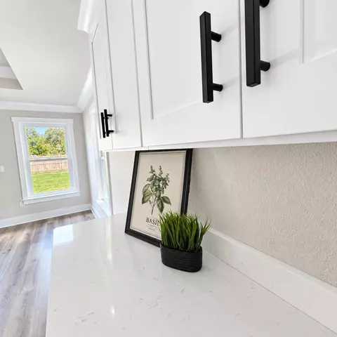 Kitchen - 880 E Walnut Ave, Crestview, FL 32539 photo 2 of 5