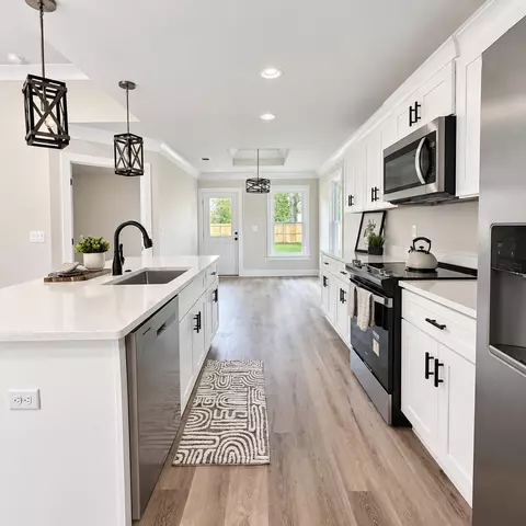 Kitchen - 880 E Walnut Ave, Crestview, FL 32539 photo 5 of 5