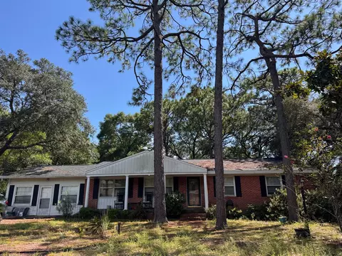10 Walnut Ave, Shalimar, FL 32579