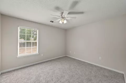 Bedroom - 3400 Skymaster Ct, Crestview, FL 32539 photo 5 of 6
