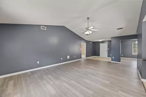 Living - 3400 Skymaster Ct, Crestview, FL 32539 photo 5 of 6