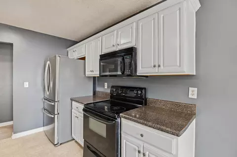 Kitchen - 3400 Skymaster Ct, Crestview, FL 32539 photo 2 of 6