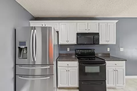 Kitchen - 3400 Skymaster Ct, Crestview, FL 32539 photo 5 of 6