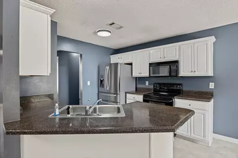 Kitchen - 3400 Skymaster Ct, Crestview, FL 32539 photo 3 of 6