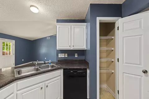 Kitchen - 3400 Skymaster Ct, Crestview, FL 32539 photo 6 of 6