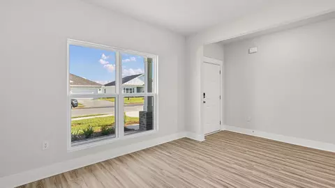 Living - 5252 Lemay Cir, Crestview, FL 32539 photo 5 of 6