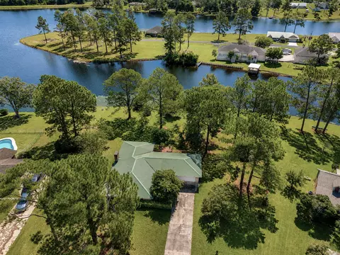 991 Pinewood Dr, Defuniak Springs, FL 32433