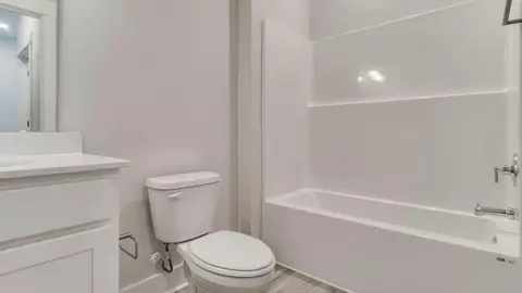 Bath - 4429 Marine Loop, Crestview, FL 32539 photo 6 of 6