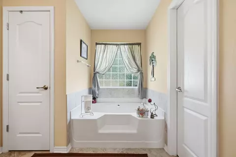 Bath - 6212 Lapis Ln, Crestview, FL 32539 photo 5 of 9
