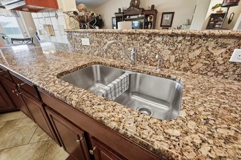 Kitchen - 6212 Lapis Ln, Crestview, FL 32539 photo 4 of 6