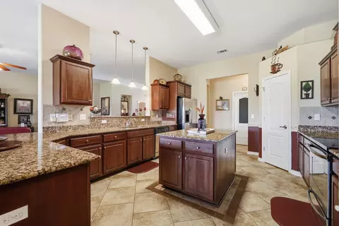 Kitchen - 6212 Lapis Ln, Crestview, FL 32539 photo 2 of 6