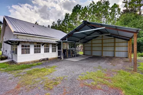 Exterior - 635 Southside Dr, Holt, FL 32564 photo 2 of 8