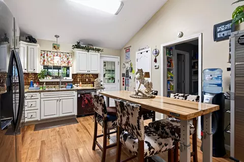 Kitchen - 635 Southside Dr, Holt, FL 32564 photo 2 of 6