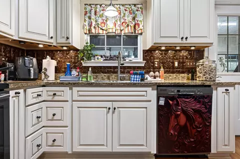 Kitchen - 635 Southside Dr, Holt, FL 32564 photo 5 of 6