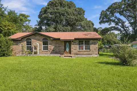 Exterior - 3415 Mclain Dr, Crestview, FL 32539 photo 2 of 10