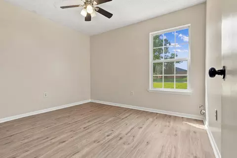 Bedroom - 3415 Mclain Dr, Crestview, FL 32539 photo 2 of 7