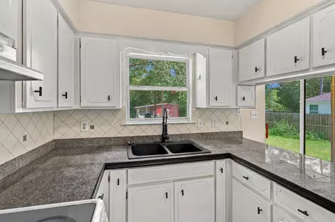 Kitchen - 3415 Mclain Dr, Crestview, FL 32539 photo 2 of 3