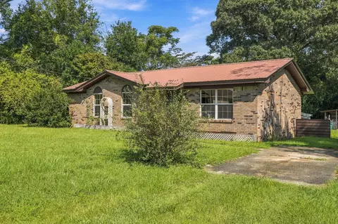 Exterior - 3415 Mclain Dr, Crestview, FL 32539 photo 3 of 10