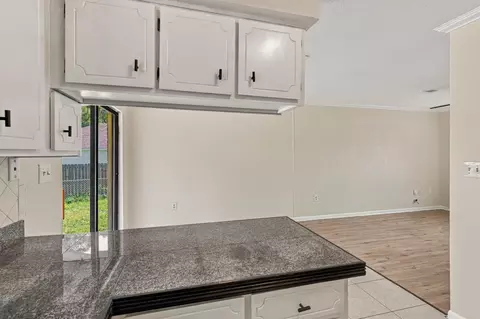 Kitchen - 3415 Mclain Dr, Crestview, FL 32539 photo 3 of 3