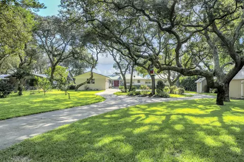 45 Poquito Rd, Shalimar, FL 32579