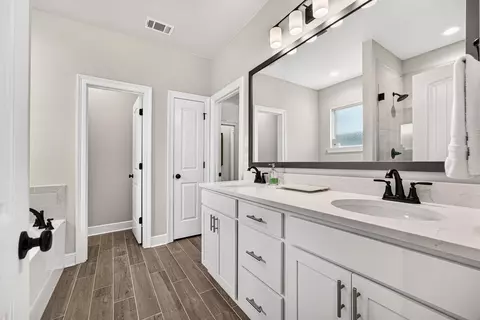 Bath - 381 Constellation Ave, Freeport, FL 32439 photo 3 of 5