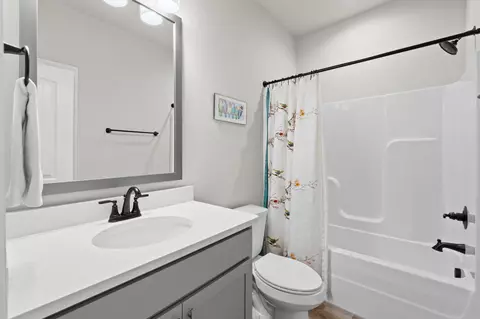 Bath - 36 Cozy Cv, Freeport, FL 32439 photo 4 of 5