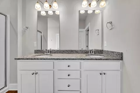 Bath - 5898 Danbury Blvd, Pace, FL 32571 photo 3 of 4