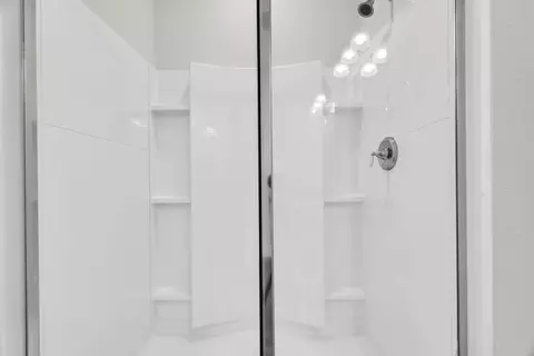 Bath - 5898 Danbury Blvd, Pace, FL 32571 photo 4 of 4