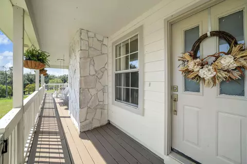 Exterior - 5782 Seminole Dr, Crestview, FL 32536 photo 7 of 24