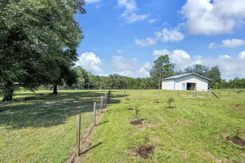 Exterior - 5782 Seminole Dr, Crestview, FL 32536 photo 19 of 24