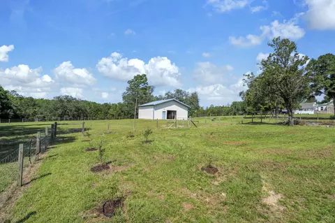 Exterior - 5782 Seminole Dr, Crestview, FL 32536 photo 16 of 24