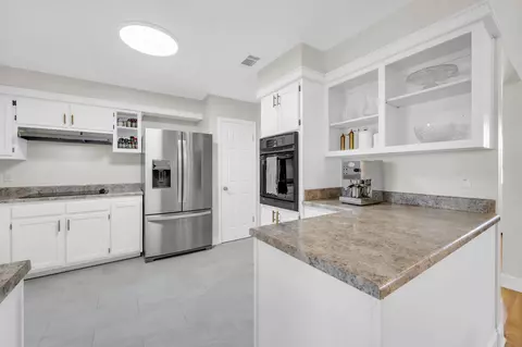 Kitchen - 5782 Seminole Dr, Crestview, FL 32536 photo 3 of 3