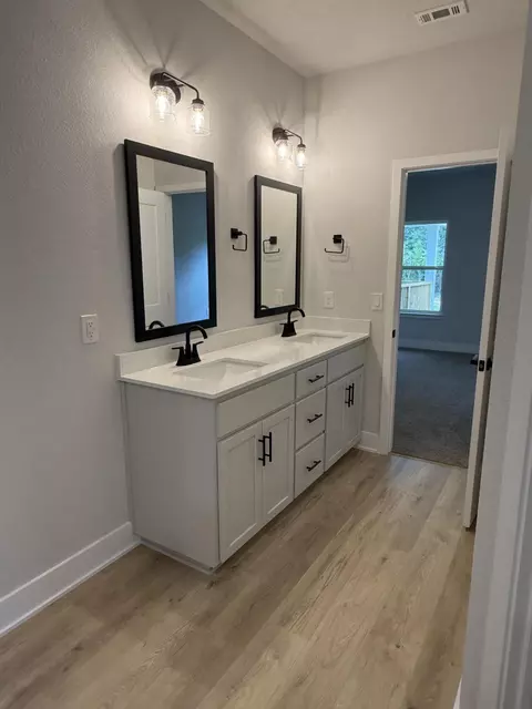 Bath - 2430 Aleia Ln, Crestview, FL 32536 photo 4 of 6