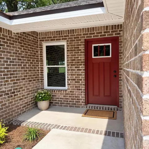 Exterior - 878 E Walnut Ave, Crestview, FL 32539 photo 3 of 7