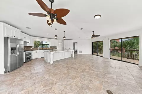 757 Seahorse Ave, Fort Walton Beach, FL 32548