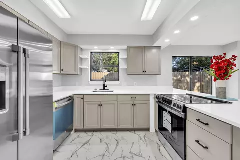 Kitchen - 617 2nd St, Destin, FL 32541 photo 4 of 5