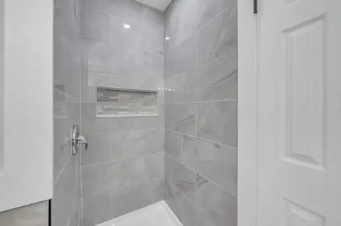 Bath - 617 2nd St, Destin, FL 32541 photo 2 of 3
