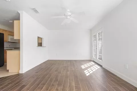 Living - 799 Majestic Dr, Crestview, FL 32536 photo 2 of 5