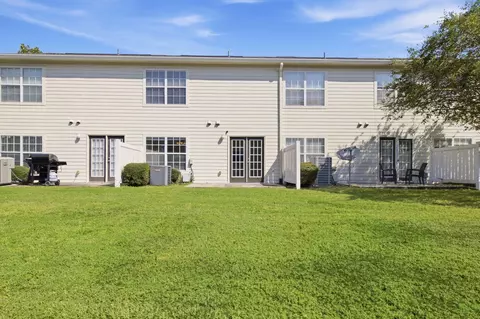 Exterior - 799 Majestic Dr, Crestview, FL 32536 photo 2 of 6